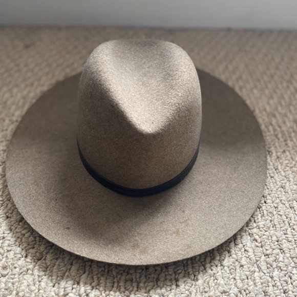 Janessa Leone Wegner Hat- Size Medium - Picture 5 of 5